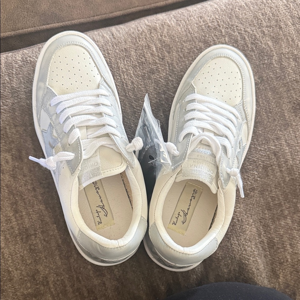 Vintage Havana White Leather Sneakers w silver stars 6.5 NEW